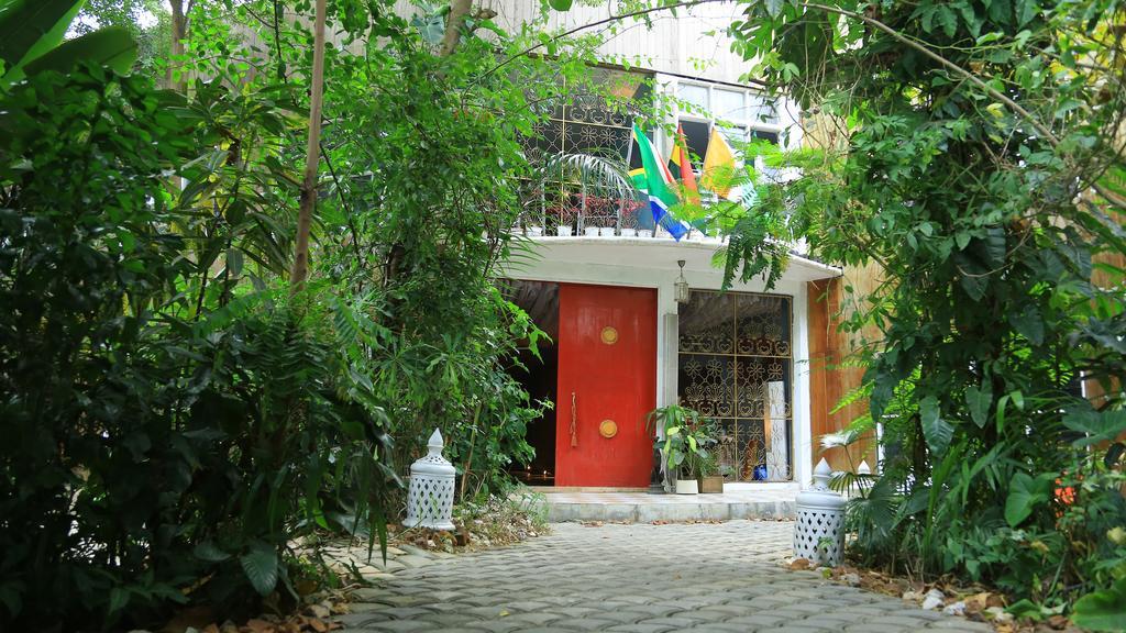 Bushman Cafe Hotel Abiyán Exterior foto
