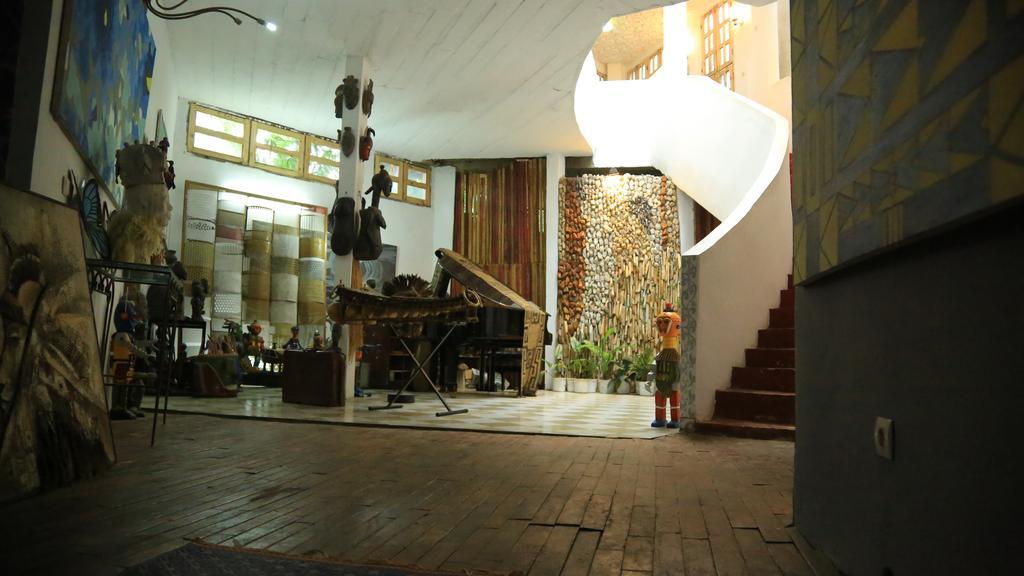 Bushman Cafe Hotel Abiyán Exterior foto